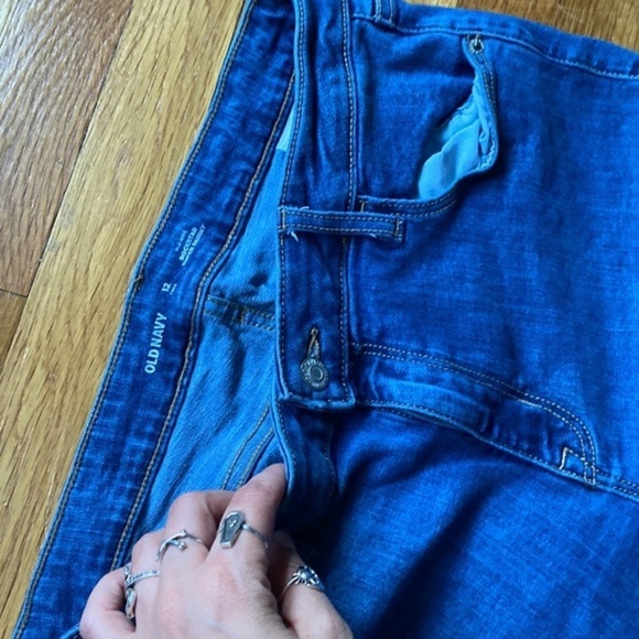 Old Navy Rockstar Super Skinny stretchy jeans size 12 mid rise tall EUC. - Picture 3 of 6